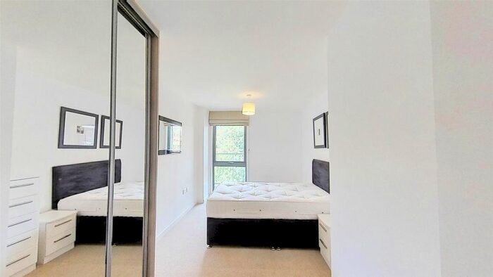 2 Bedroom Flat To Rent In Crowder Street, London, E1