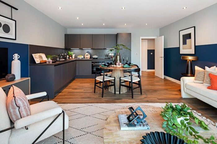 2 Bedroom Flat For Sale In Conduit Way, Leyton, E10