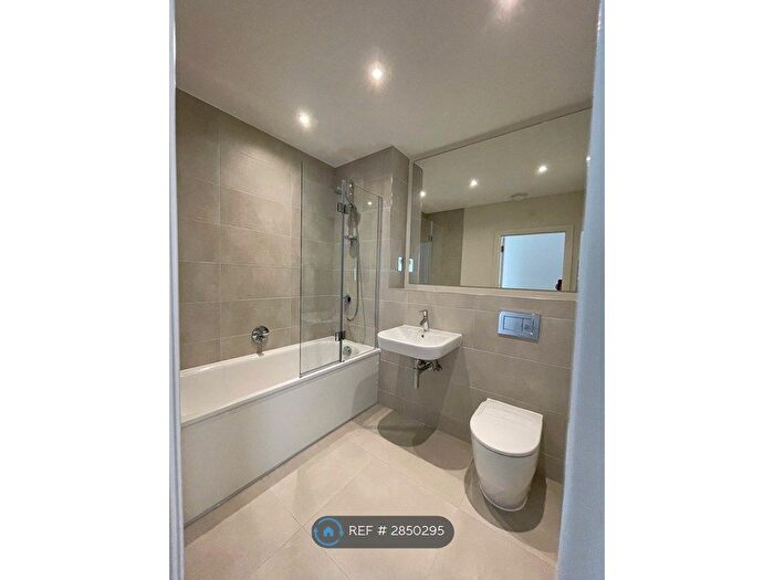 2 Bedroom Flat To Rent In Aspen Road, High Wycombe, HP10