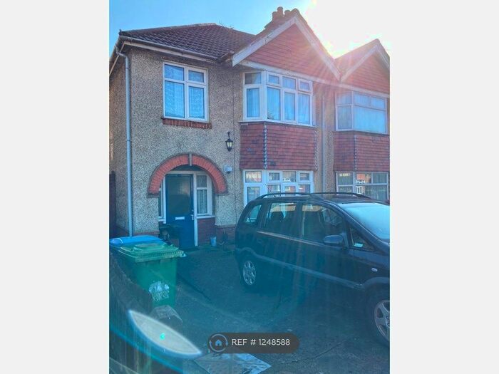 4 Bedroom Semi-Detached House To Rent In Pansy Road, Southampton SO16