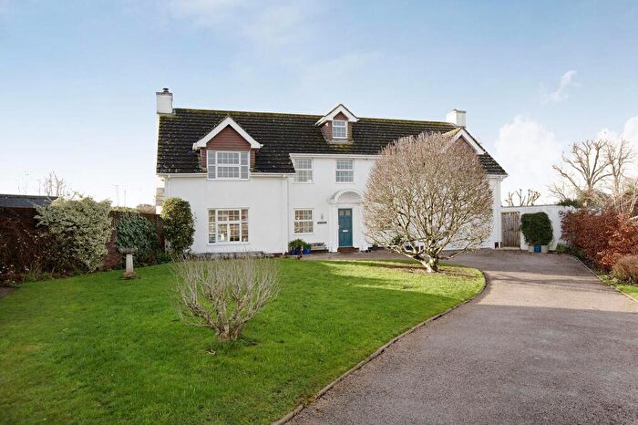 4 Bedroom Detached House For Sale In Lumley Close, Kenton, EX6