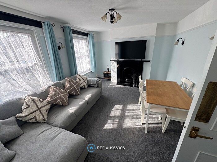 2 Bedroom Flat To Rent In Dover Road, Folkestone, CT20