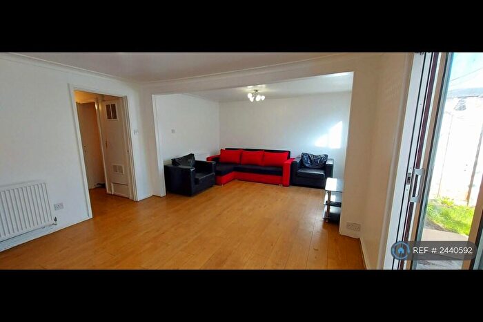 4 Bedroom Terraced House To Rent In Knightswood Close, Edgware, HA8