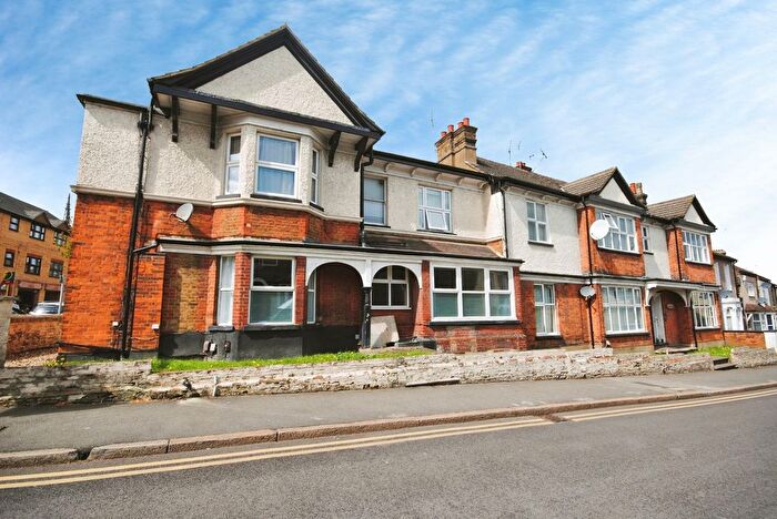 1 Bedroom Flat For Sale In Queens Court, Watford, WD17