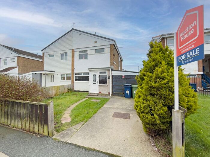 3 Bedroom Semi Detached House For Sale In Grindleford Court, South Shields, Tyne And Wear, NE34