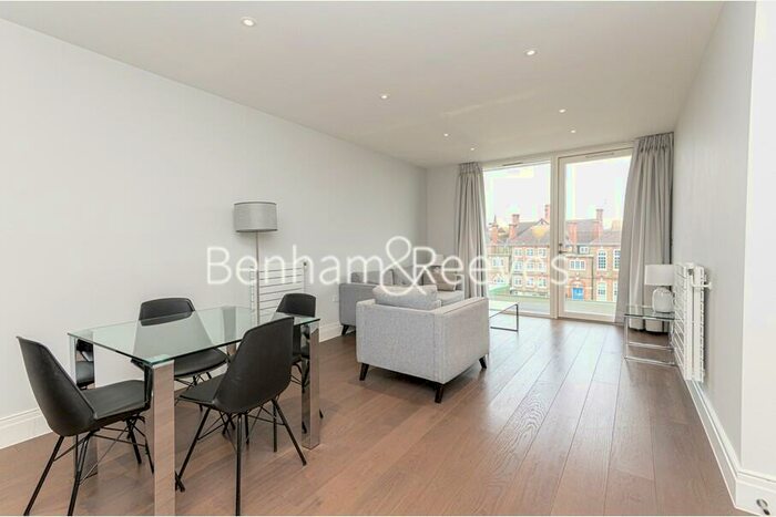 2 Bedroom Apartment To Rent In Queenshurst Square, Kingston Upon Thames, KT2