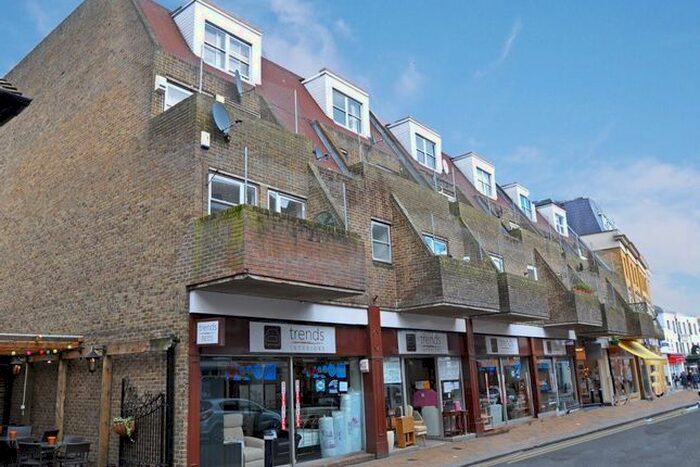 3 Bedroom Flat To Rent In St Mary`S Walk, Maidenhead, Berkshire, SL6