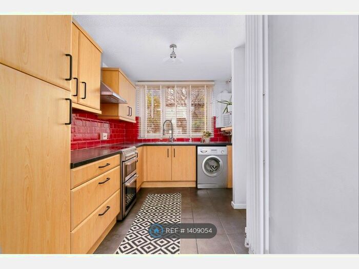 3 Bedroom Maisonette To Rent In Mcgrath Road, London, E15