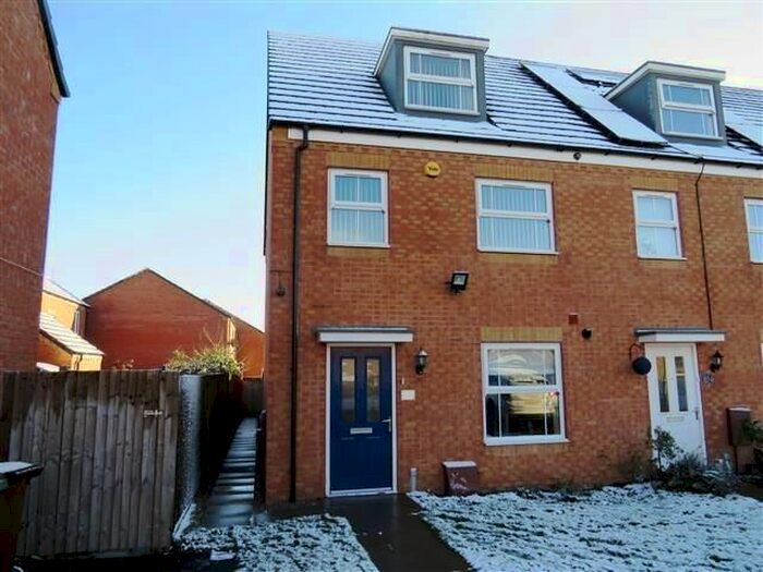 3 Bedroom End Of Terrace House To Rent In Yorkshire Grove, Walsall, WS2