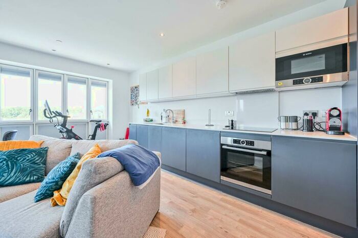 1 Bedroom Flat To Rent In Wansbeck Road, , Hackney Wick, London, E3