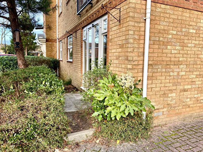 2 Bedroom Flat To Rent In Drum Road, Eastleigh, SO50