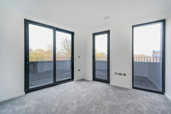 3 Bedroom Flat To Rent In The Vale, Acton, London, W3