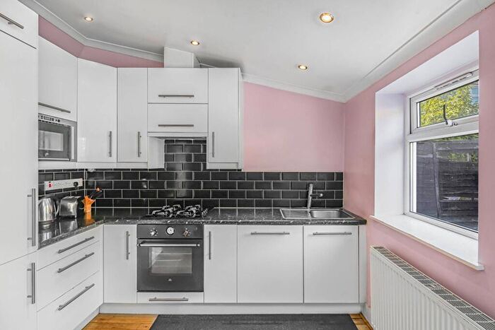 3 Bedroom Terraced House For Sale In Dunbar Road, Wood Green, London, N22
