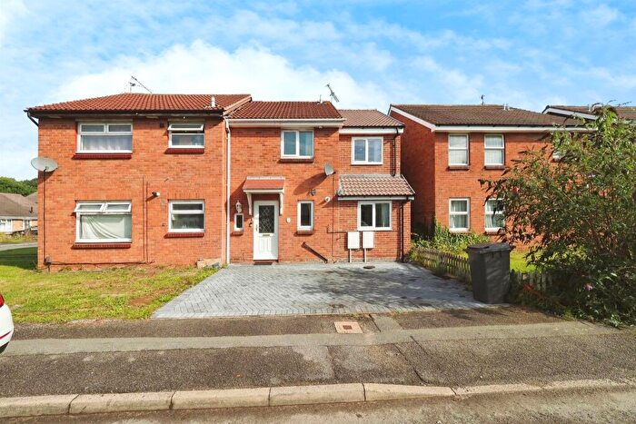 4 Bedroom Semi-Detached House For Sale In Marsh Close, Leicester, LE4