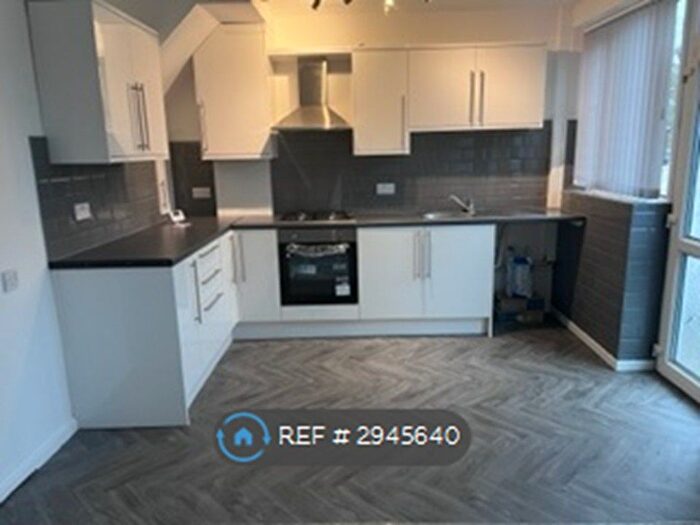 3 Bedroom Semi-Detached House To Rent In Westbourne Road, Pontefract, WF8