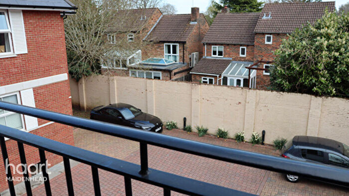 2 Bedroom Apartment To Rent In Amber Place, Maidenhead, SL6
