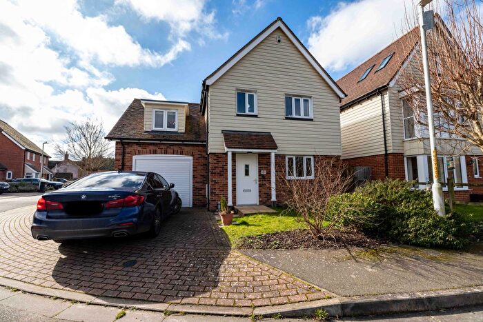 4 Bedroom Detached House For Sale In Kingfisher Place, Chartham, Canterbury, CT4