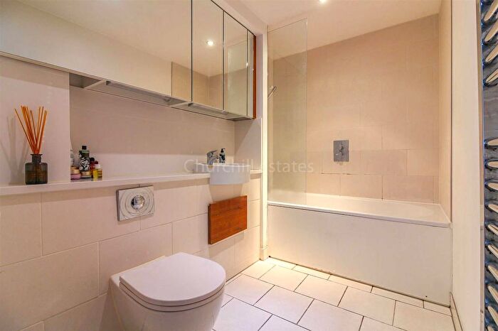 2 Bedroom Flat To Rent In Chelsea Mews, Wanstead, E11