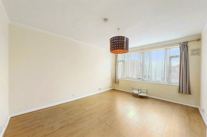 2 Bedroom Flat To Rent In East Lane, Wembley, HA0