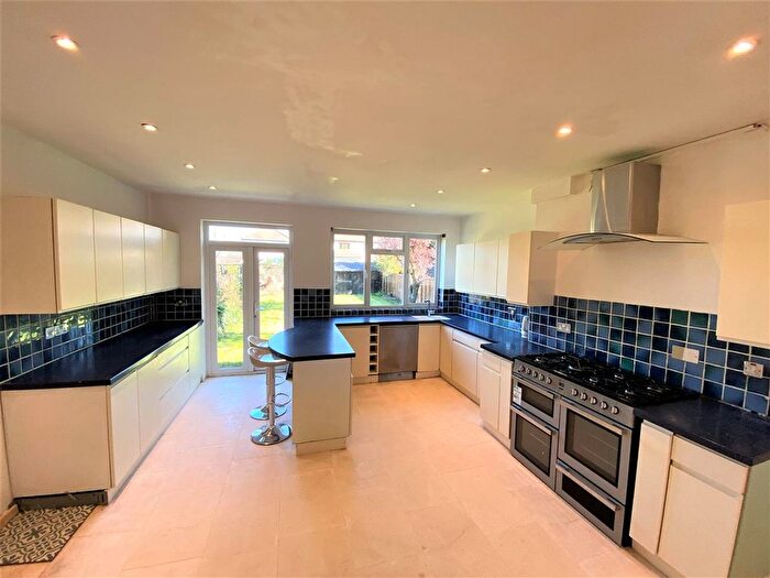 5 Bedroom Property To Rent In Draycot Road, London, E11