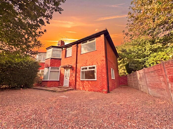 5 Bedroom Semi Detached House To Rent In Far Moss, Leeds, LS17