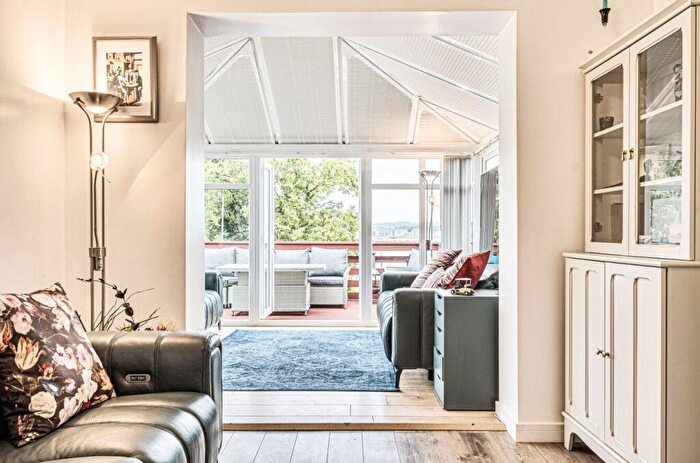 3 Bedroom Semi-Detached House For Sale In Braeside Road, Bitterne, Southampton, SO19