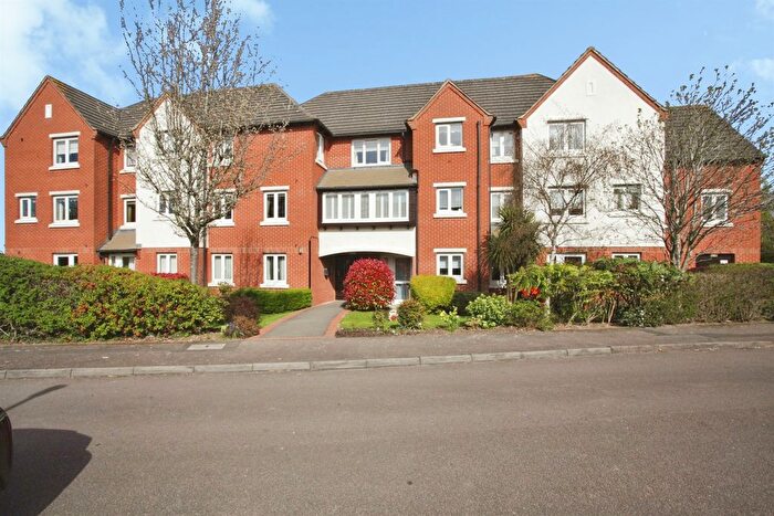 2 Bedroom Flat For Sale In Curie Close, Rugby, CV21