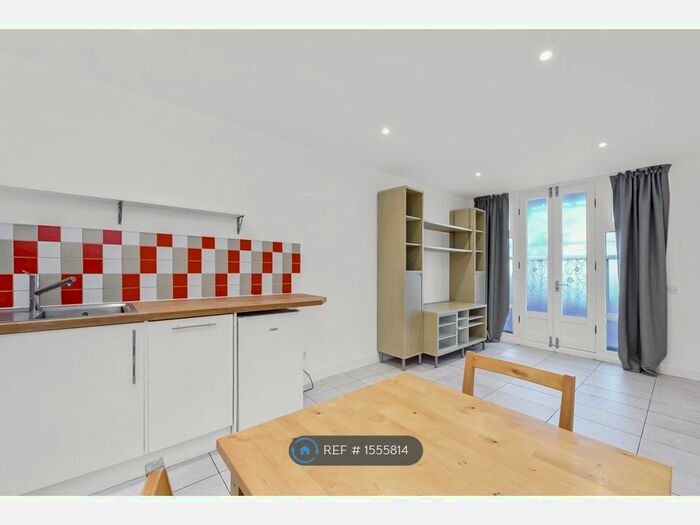 1 Bedroom Flat To Rent In Park East Building, London, E3