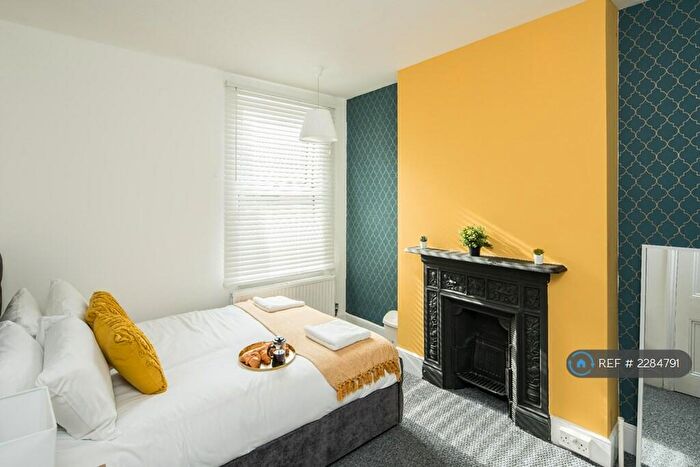 4 Bedroom Semi-Detached House To Rent In Chatfield Road, Croydon, CR0