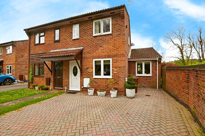 3 Bedroom Semi Detached House For Sale In Puttocks Close, Haslemere, GU27