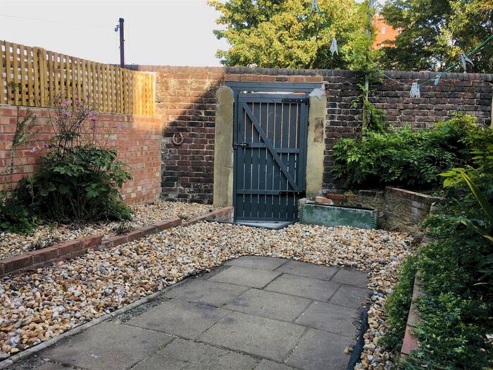 5 Bedroom Terraced House To Rent In Victory Road, Portsmouth, PO1