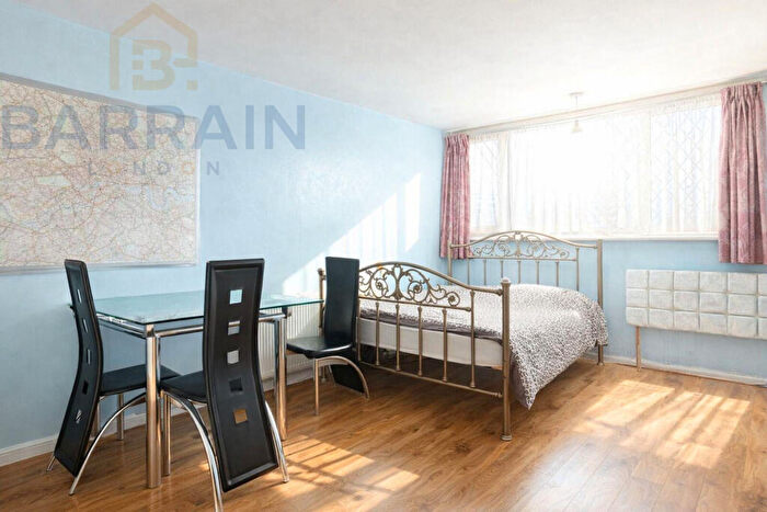 1 Bedroom Flat For Sale In Comyns Close, London, E16