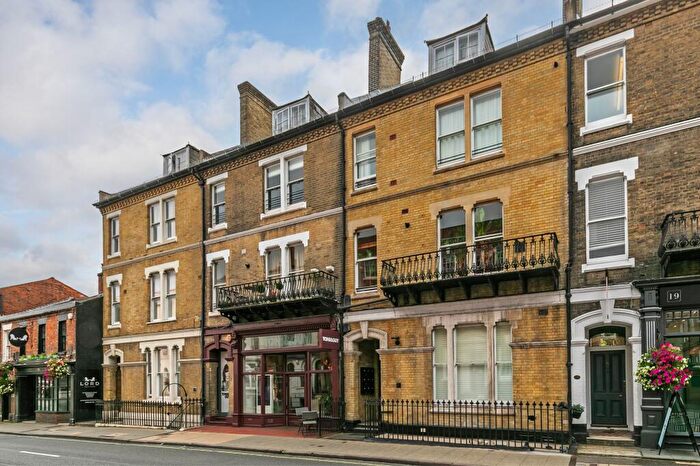 2 Bedroom Flat To Rent In Southgate Street, Winchester, SO23