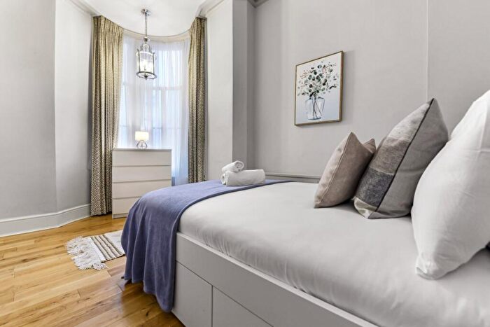 4 Bedroom Apartment To Rent In Hyde Park Mansions, Transept Street, Marylebone, NW1