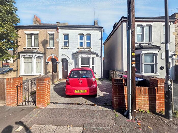 1 Bedroom Flat For Sale In North Road, Westcliff-On-Sea, SS0