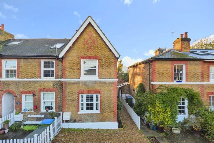 2 Bedroom End Of Terrace House To Rent In Ferry Road, Thames Ditton, KT7