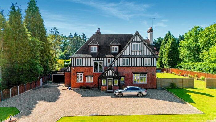 5 Bedroom Detached House For Sale In The Glade, Kingswood, Surrey, KT20