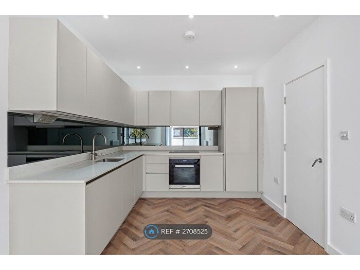 1 Bedroom Flat To Rent In High Street Wanstead, London, E11