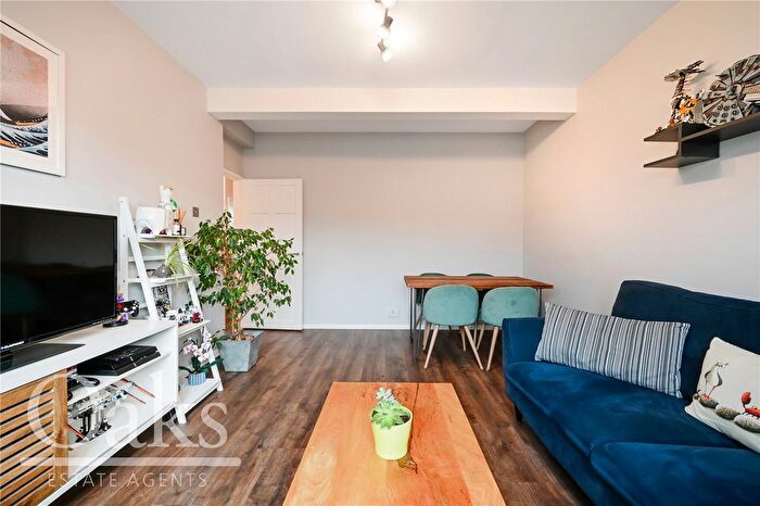 2 Bedroom Flat For Sale In Holmewood Gardens, London, SW2