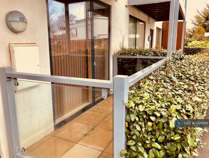 1 Bedroom Flat To Rent In Denmark Lodge, Romford, RM3