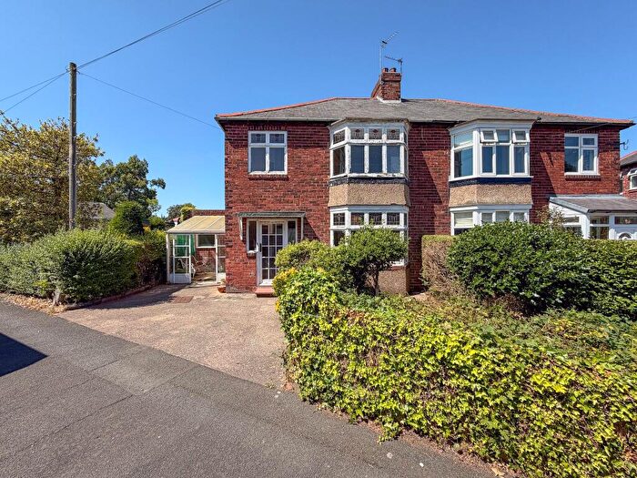 3 Bedroom Semi-Detached House For Sale In The Grove, Whickham, Newcastle Upon Tyne, NE16