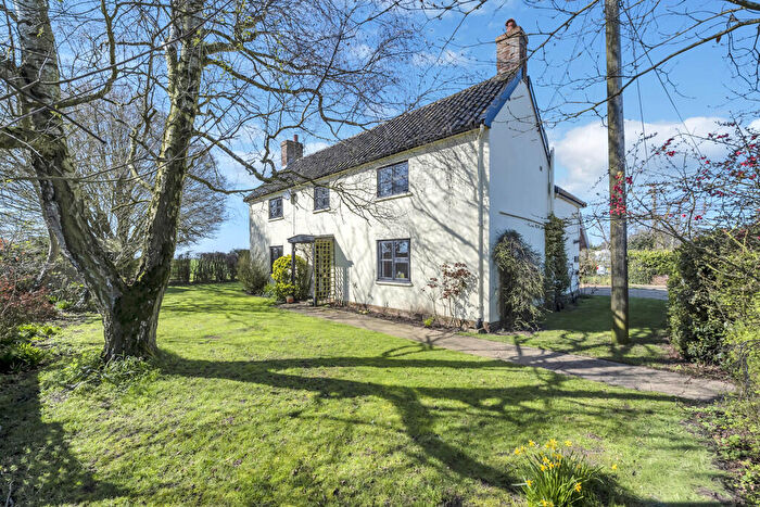 4 Bedroom Detached House For Sale In Hardings Lane, Norton, Bury St Edmunds, IP31