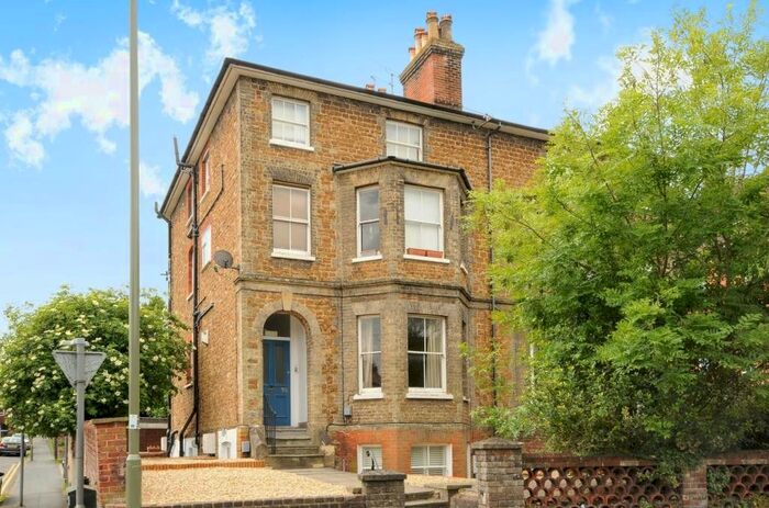 2 Bedroom Flat To Rent In Epsom Road, Guildford, GU1