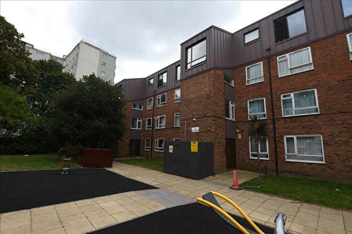3 Bedroom Flat To Rent In Taylor Close, London, N17