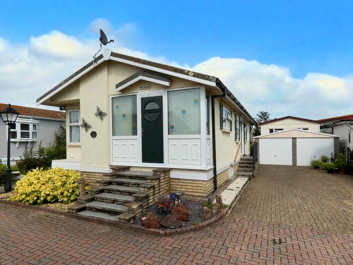 Properties for sale in PO22, Bognor Regis Houses for sale & to rent