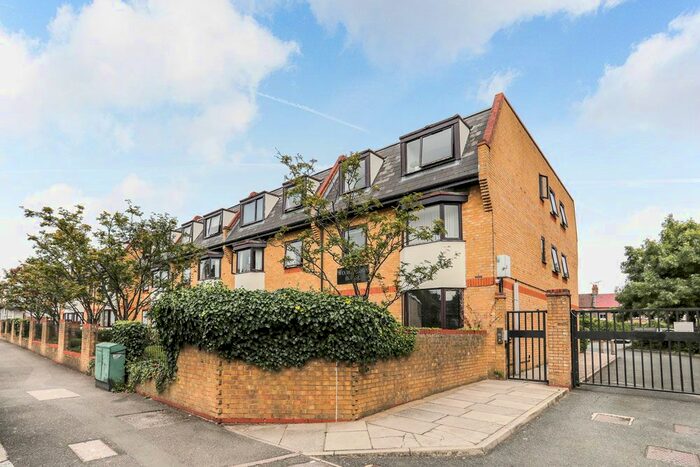 1 Bedroom Flat To Rent In Mornington Road, Bushwood Area, E11