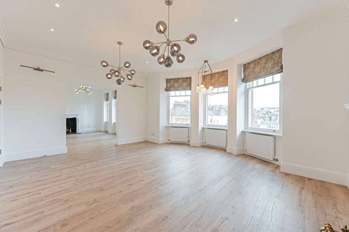 3 Bedroom Flat To Rent In Wynnstay Gardens, Kensington, London, W8