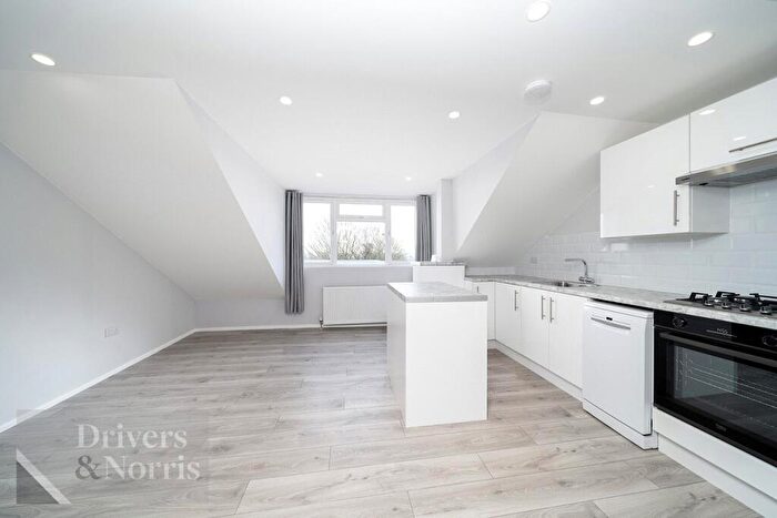 1 Bedroom Apartment To Rent In Ballards Lane, Finchley, London, N3