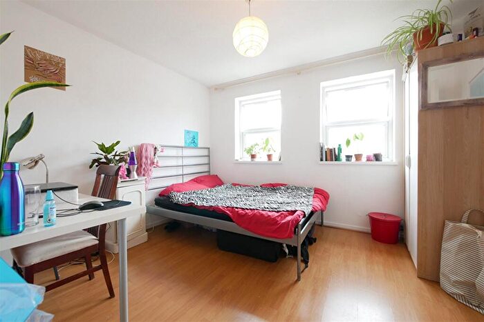 4 Bedroom Terraced House To Rent In Northwold Road, Clapton, E5