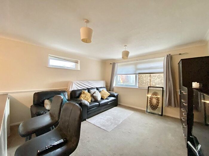 Studio For Sale In Pear Trees, Trout Road, West Drayton, Middlesex, UB7